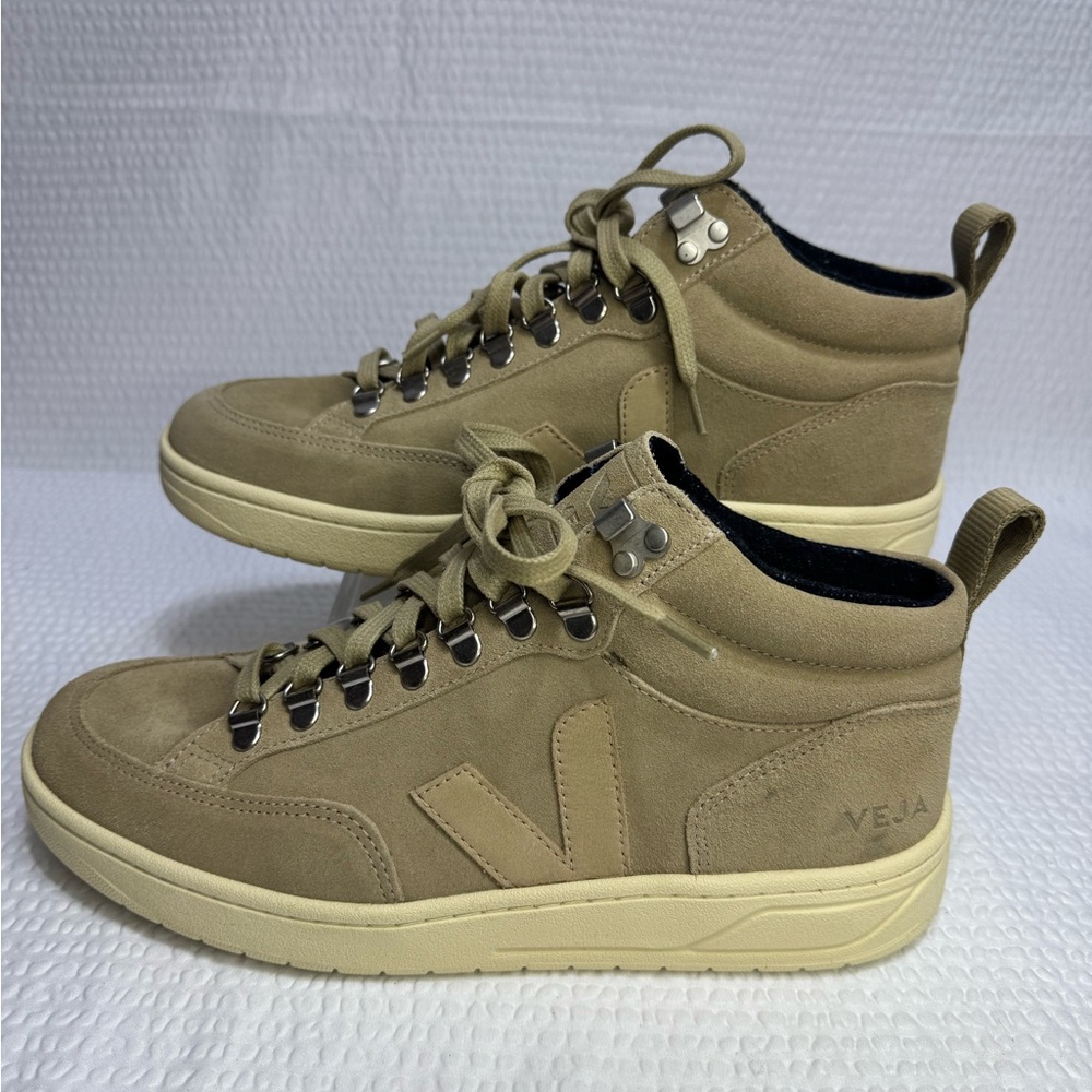 Veja Men's Tan High-Top Sneakers - Picture 2 of 5